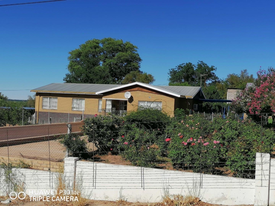 5 Bedroom Property for Sale in Olyfvenhoudtsdrift Northern Cape